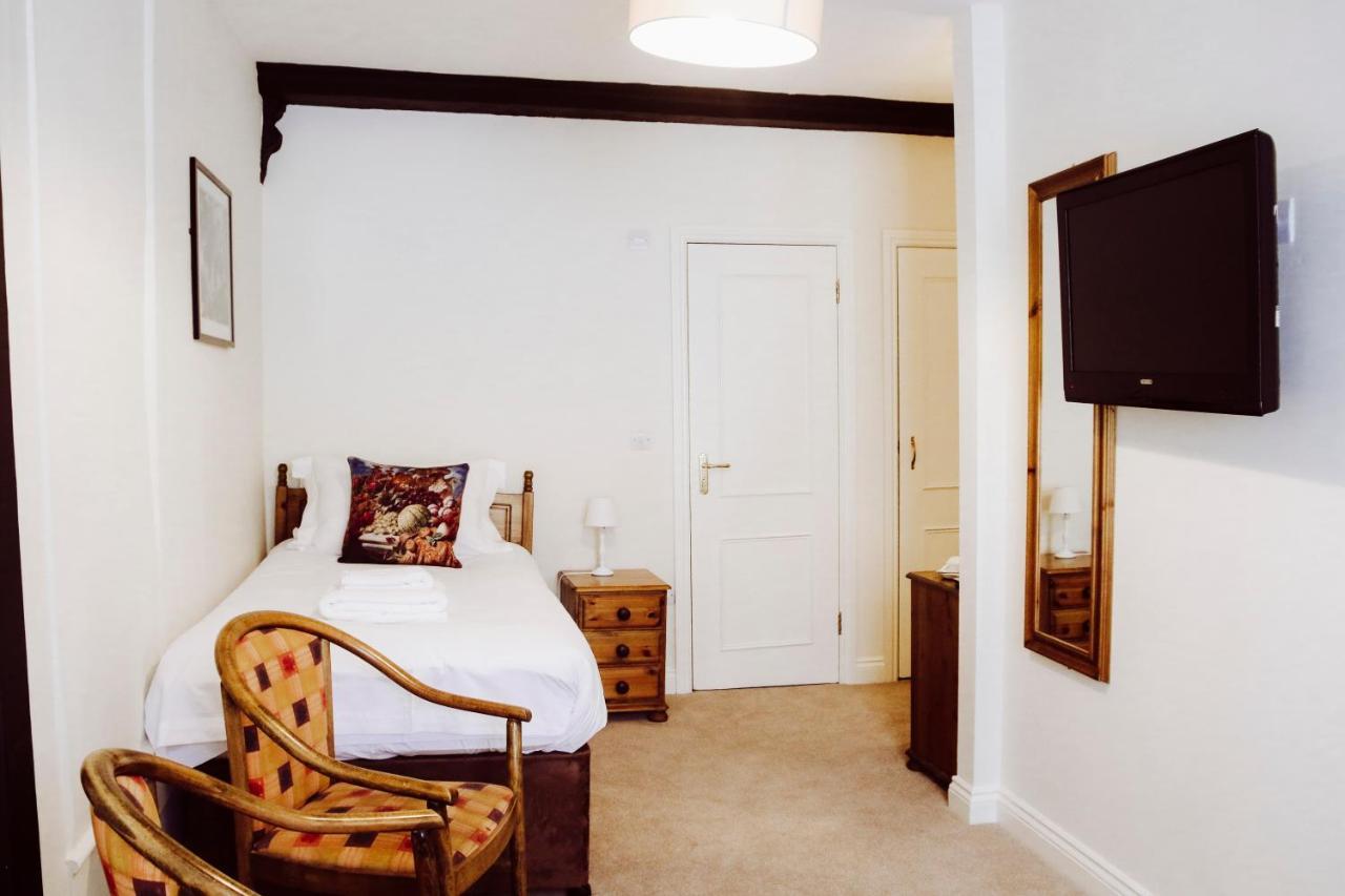 The Old Crown Coaching Inn Swindon Bagian luar foto