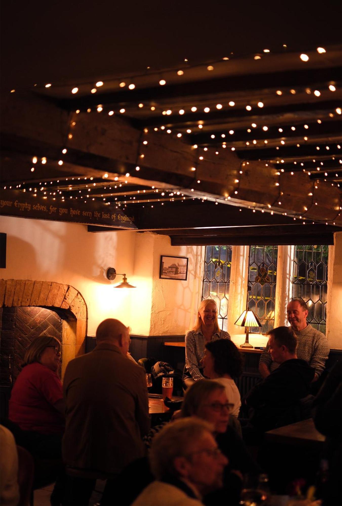 The Old Crown Coaching Inn Swindon Bagian luar foto