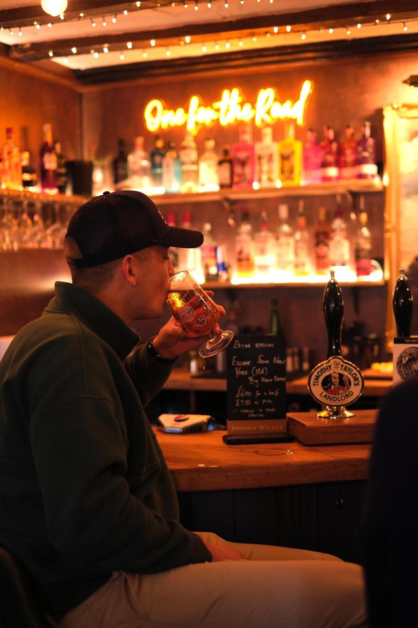 The Old Crown Coaching Inn Swindon Bagian luar foto